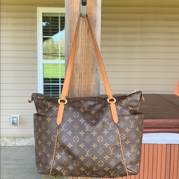 Louis Vuitton Handbags - Louis Vuitton totally tote